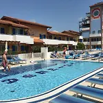 Apartahotel Villaggio Hemingway - Family 4*