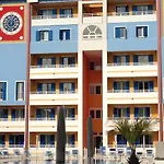 Apartahotel Villaggio Hemingway - Family 4*