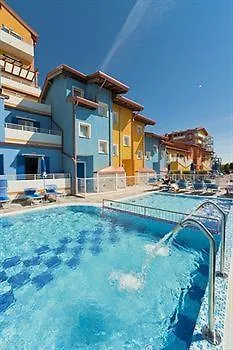 Villaggio Hemingway - Family 4* קאורלה